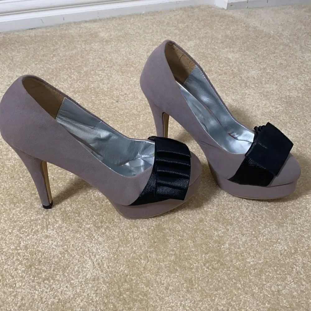 Women’s Gray Suede Shoes with Black Fabric Design on Front Size EU 37